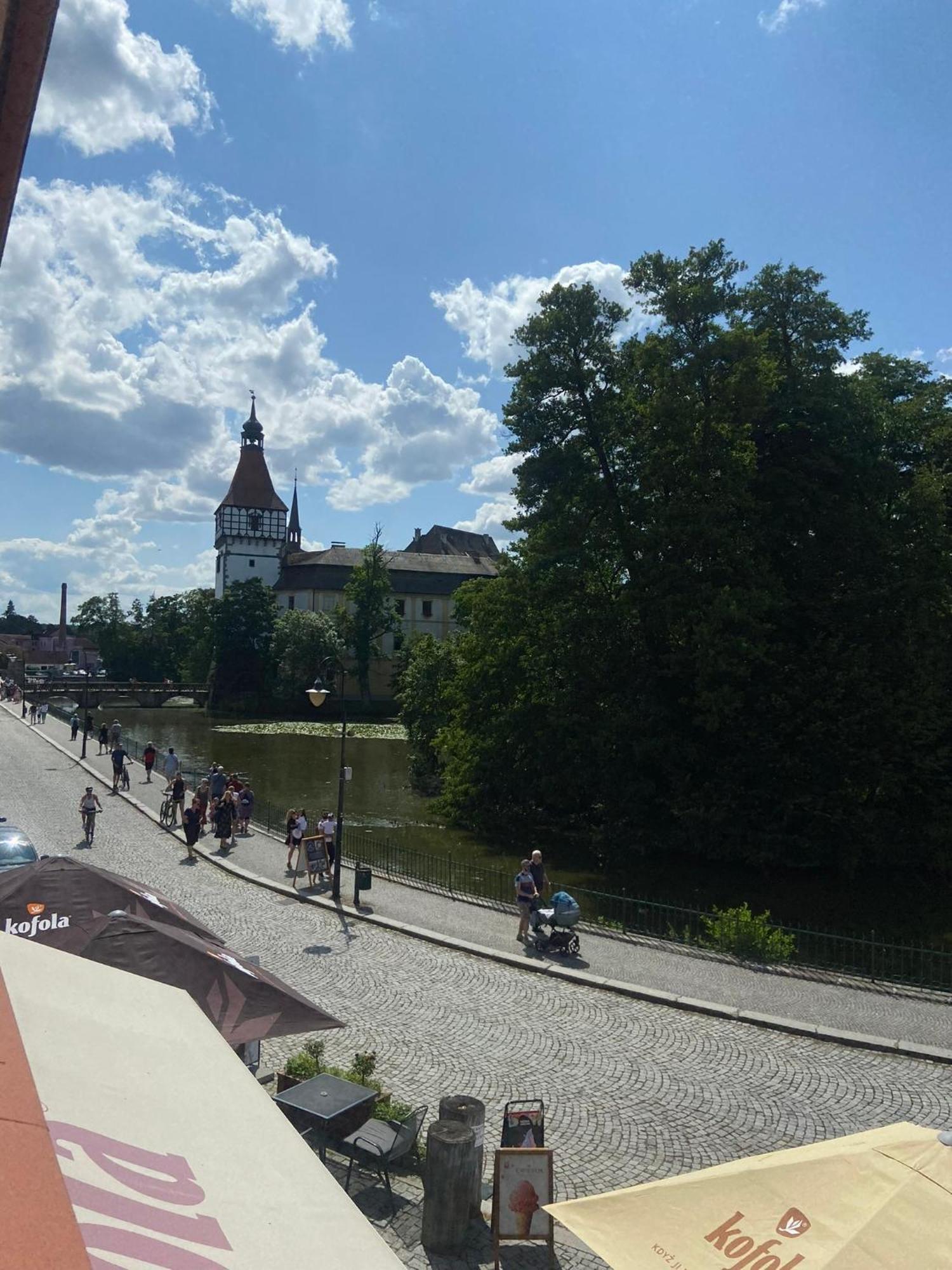 Apartmany V Podzamci V Blizkosti Zamku บลาทนา ภายนอก รูปภาพ